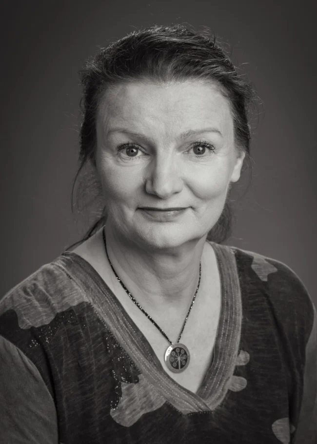 Óluva í Gong svarthvítt