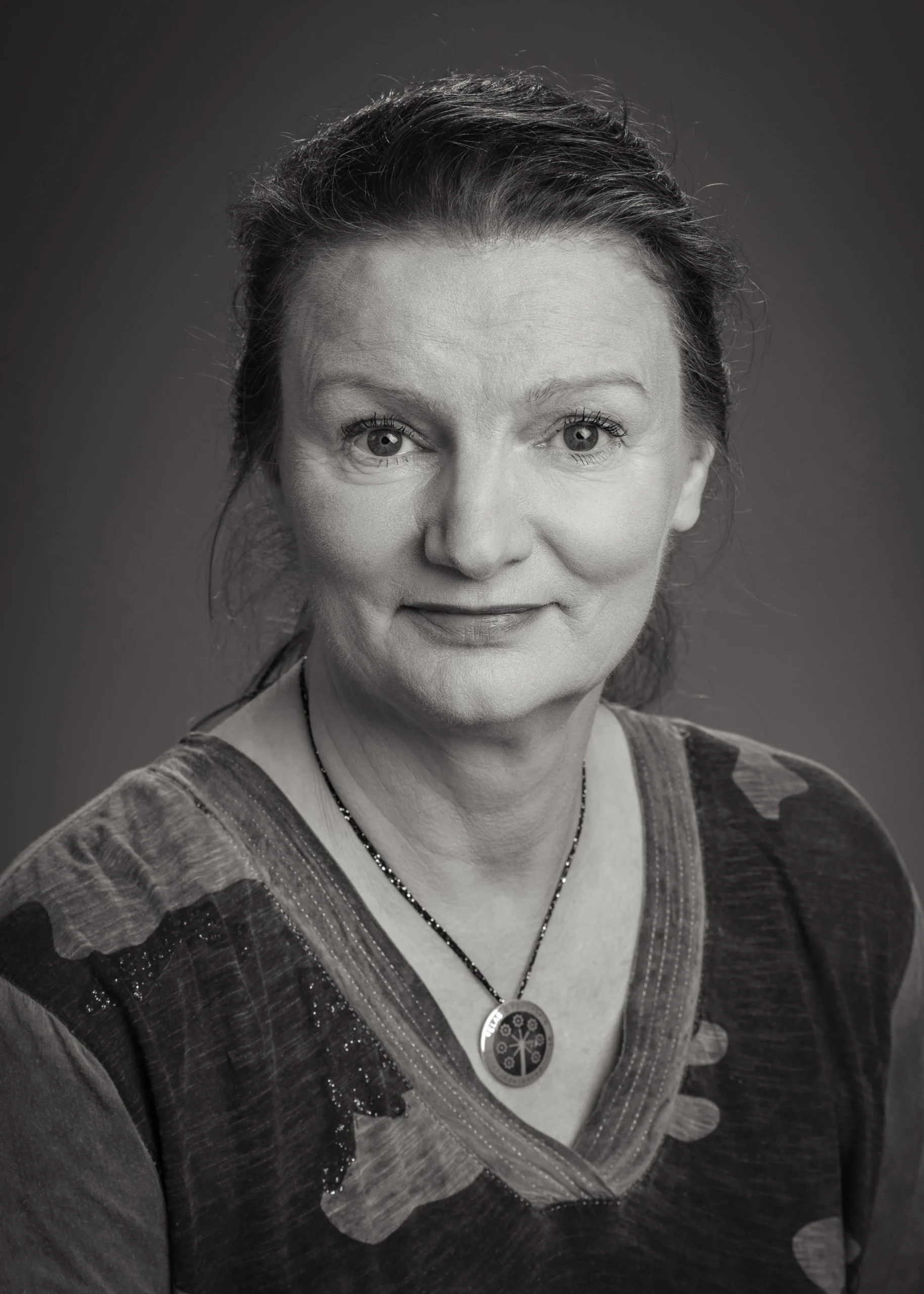 Óluva í Gong svarthvítt
